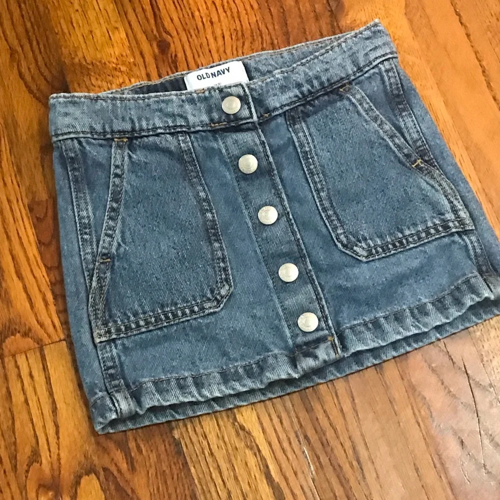 Old Navy Blue Jean Denim Skirt Girls 4 / 5 XS Extra Small Snap Close Pockets